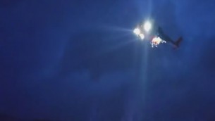 Bus in mare in Norvegia, le immagini dei soccorsi sotto la neve - Video