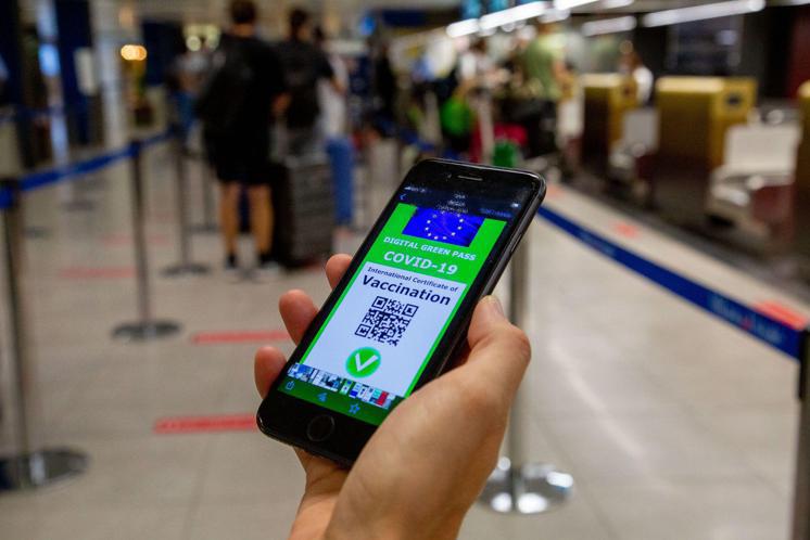 Cabina di regia: green pass illimitato dopo terza dose