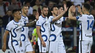 Cagliari-Inter 1-3, nerazzurri rinviano festa Milan