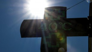 Caldo afoso, oggi domenica 28 luglio di fuoco: bollino rosso in 6 città