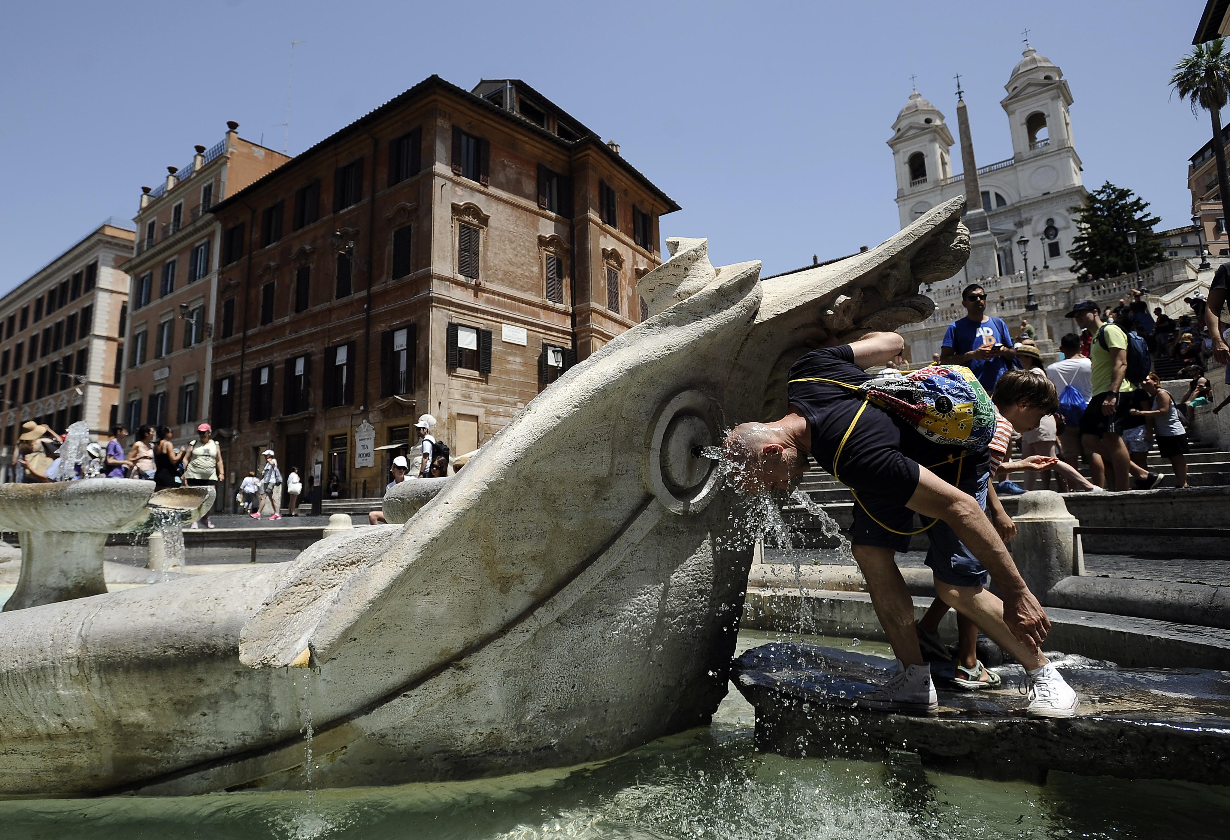 Caldo, bollino arancione in 8 città: rosso a Palermo