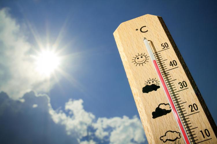 Caldo record, il meteorologo: "Durerà altre due settimane"