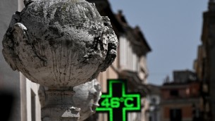 Caldo record in Italia, oggi 23 città da bollino rosso: 1500 numero per emergenza
