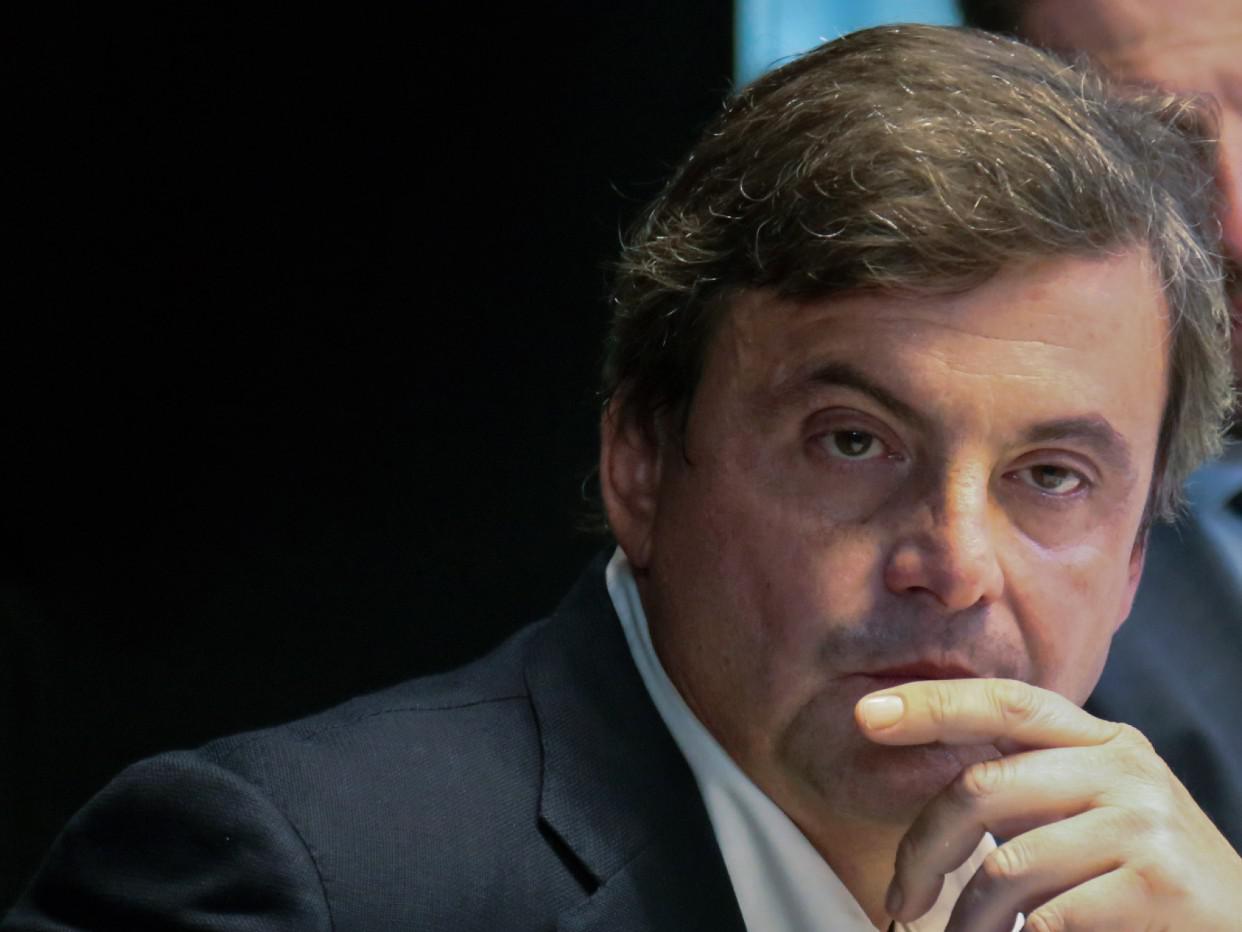 Calenda: "Pd non è un partito ma una seduta di psicanalisi collettiva"