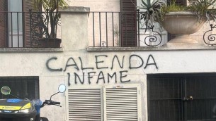 Calenda, scritta intimidatoria davanti scuola del figlio