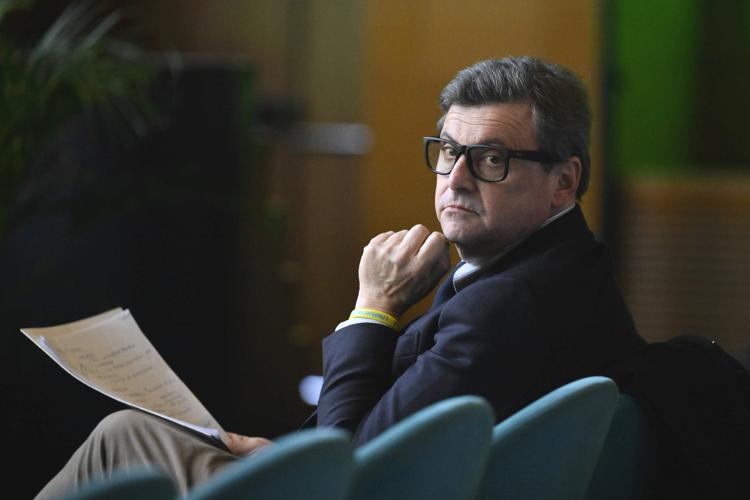 Calenda: "Su Ucraina governo non sta più in piedi, è crisi politica"