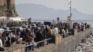 Campania zona rossa, spostamenti e scuola: ordinanza e regole