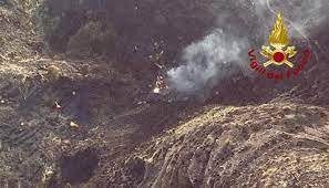 Canadair precipitato sull'Etna, riprese ricerche due piloti