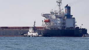 Canale di Suez, liberata la nave incagliata con carico di mais dall'Ucraina