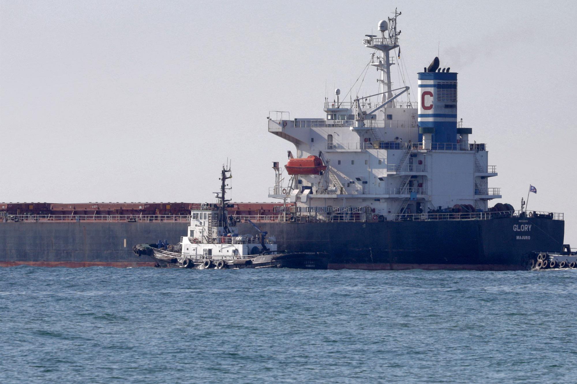 Canale di Suez, liberata la nave incagliata con carico di mais dall'Ucraina