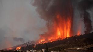 Canarie, nuova eruzione a La Palma: altri evacuati