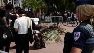 Cannes, palma travolge spettatore del festival sulla Croisette: è grave