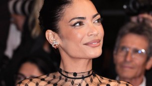 Cannes, per Elodie eleganza e gusto retrò nel primo red carpet da attrice