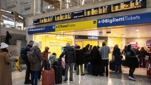 Caos treni, rimborso o risarcimento: ecco come ottenerli