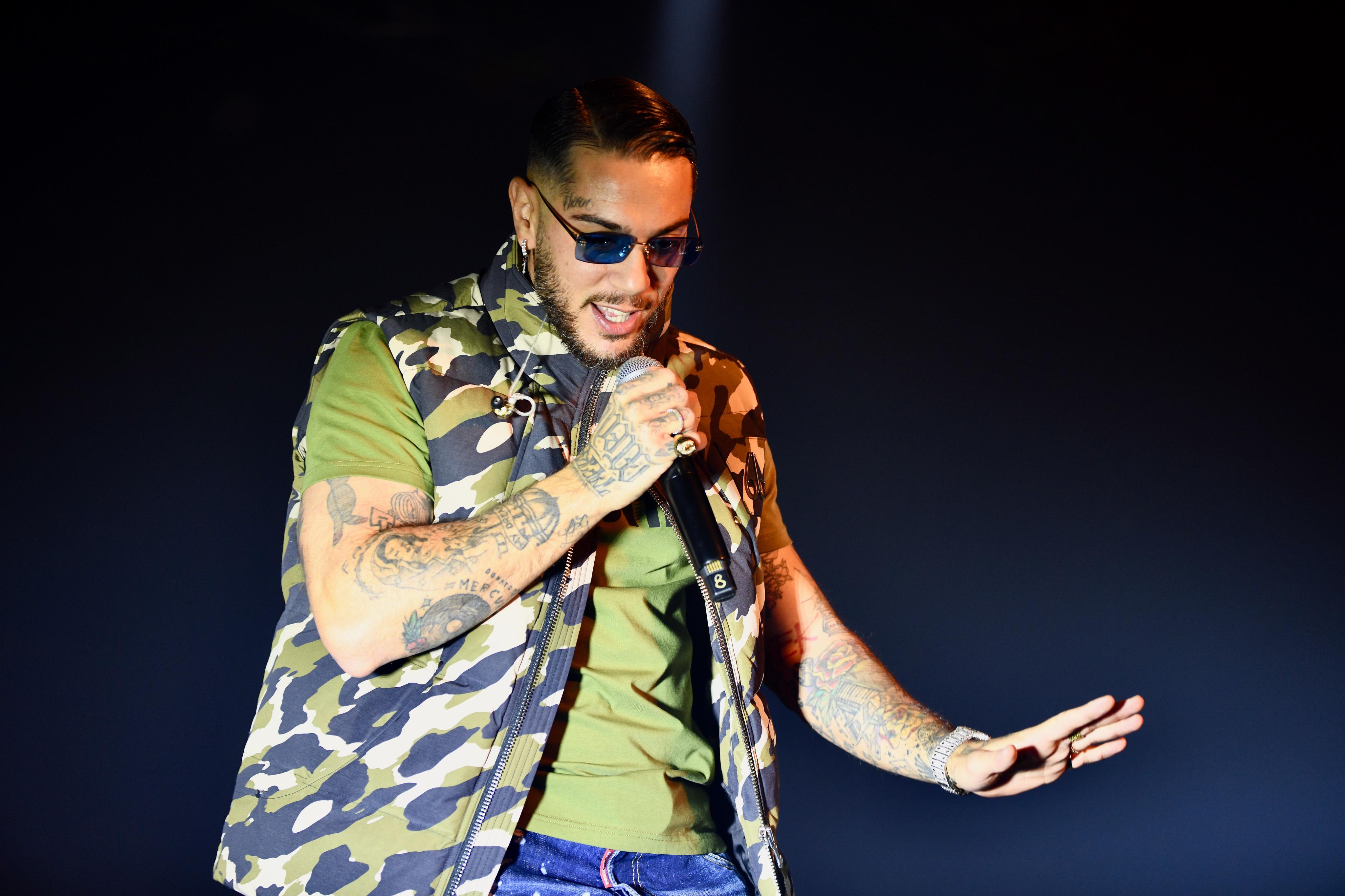 Capodanno con Emis Killa a Ladispoli, è polemica