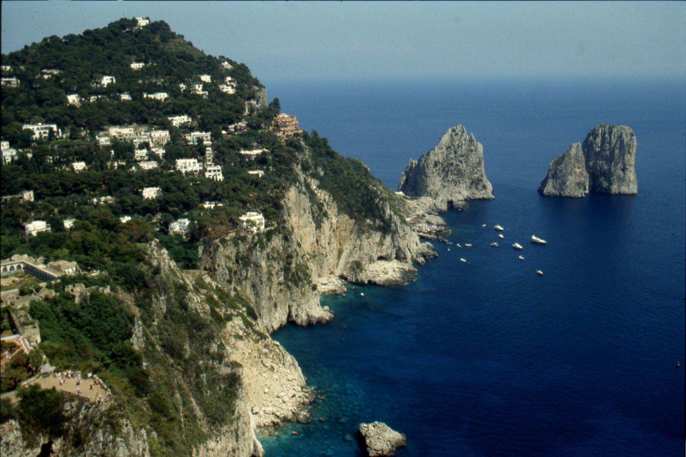 Capri, tornano acqua e turisti sull'isola: revocata ordinanza