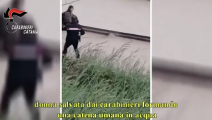 Carabiniere eroe: "Così abbiamo salvato con la catena umana la signora travolta dalla corrente"