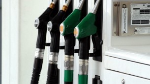 Carburante, ancora calo prezzi benzina e gasolio in Italia