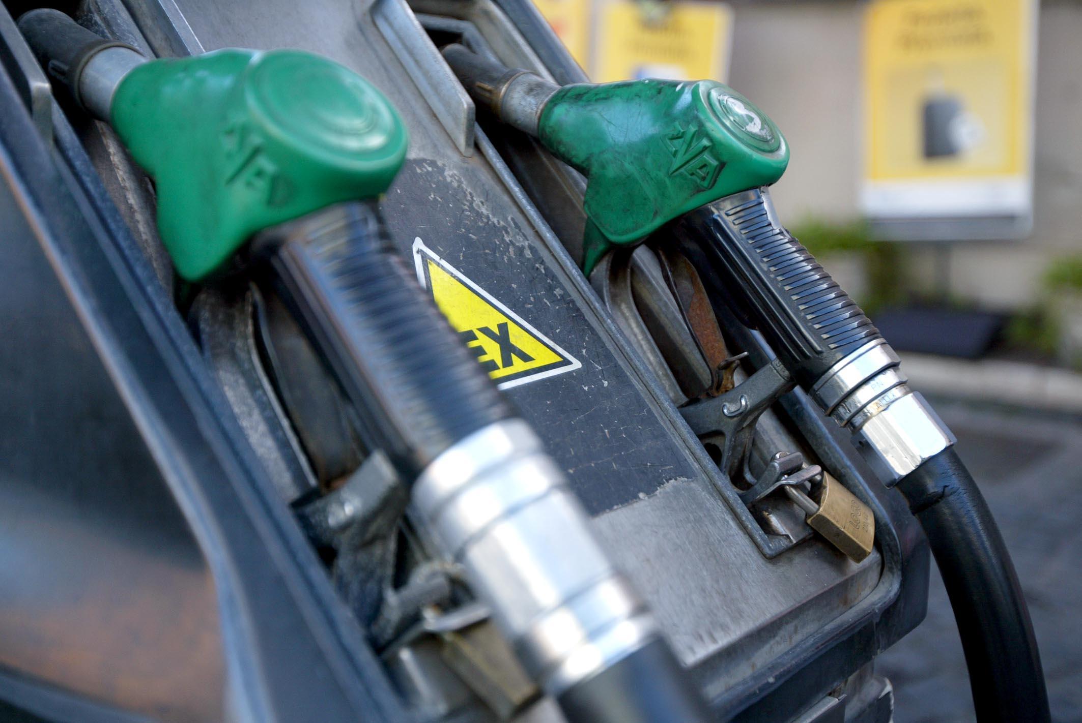 Carburante, prezzi gasolio e benzina in rialzo in Italia oggi