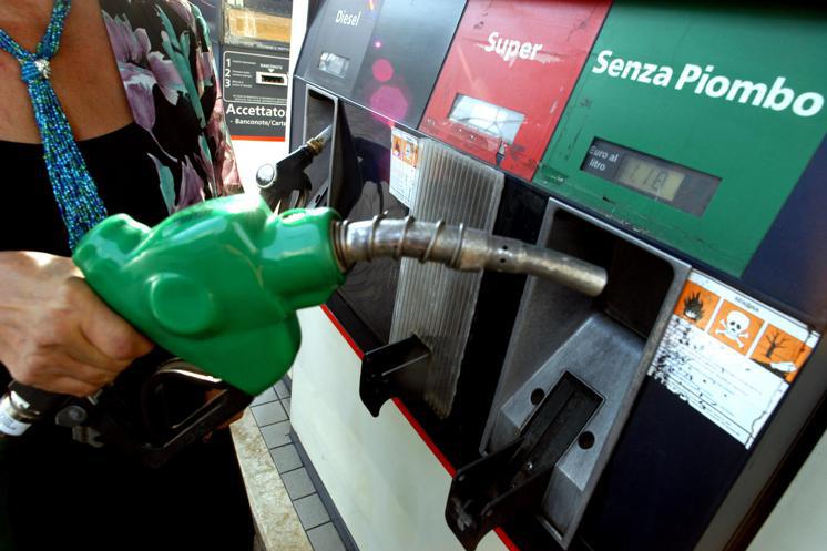 Carburante, prezzo benzina e gasolio: quanto costa ora il pieno