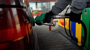 Carburante, sconto da dicembre quasi dimezzato