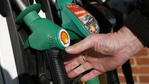 Carburanti, continua corsa prezzi: in autostrada diesel oltre 2 euro