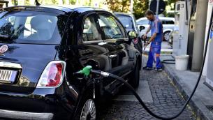 Carburanti, prezzi benzina e gasolio in aumento alla pompa