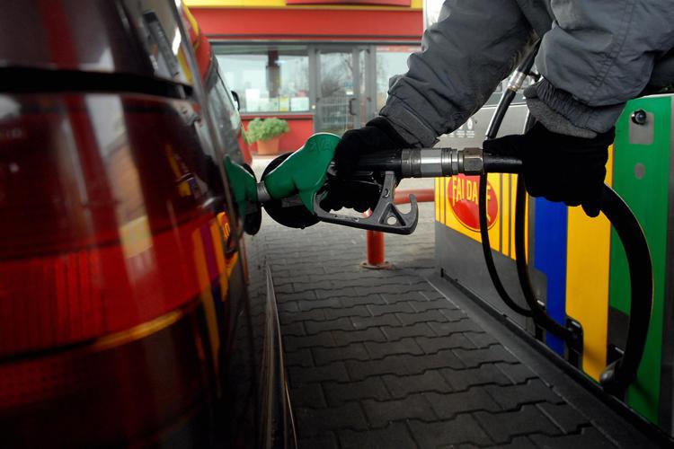 Carburanti, prezzo gasolio in calo
