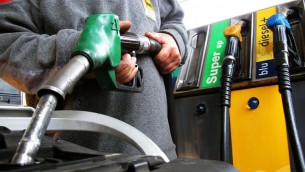 Carburanti, prosegue il calo dei prezzi per benzina e gasolio