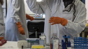Carenza farmaci, Schillaci: "Ricorrere a preparati galenici, online mappa farmacie"