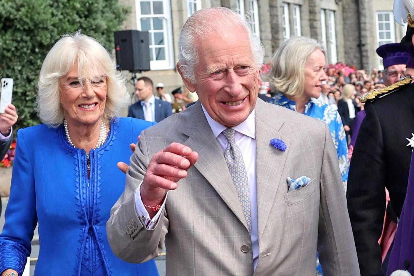 Carlo e Camilla dal Papa, cosa porteranno in dono