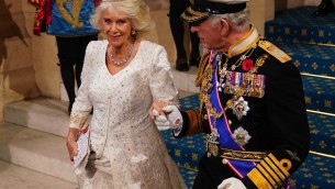 Carlo e Camilla scherzano prima dell'incoronazione: "Posso volare"