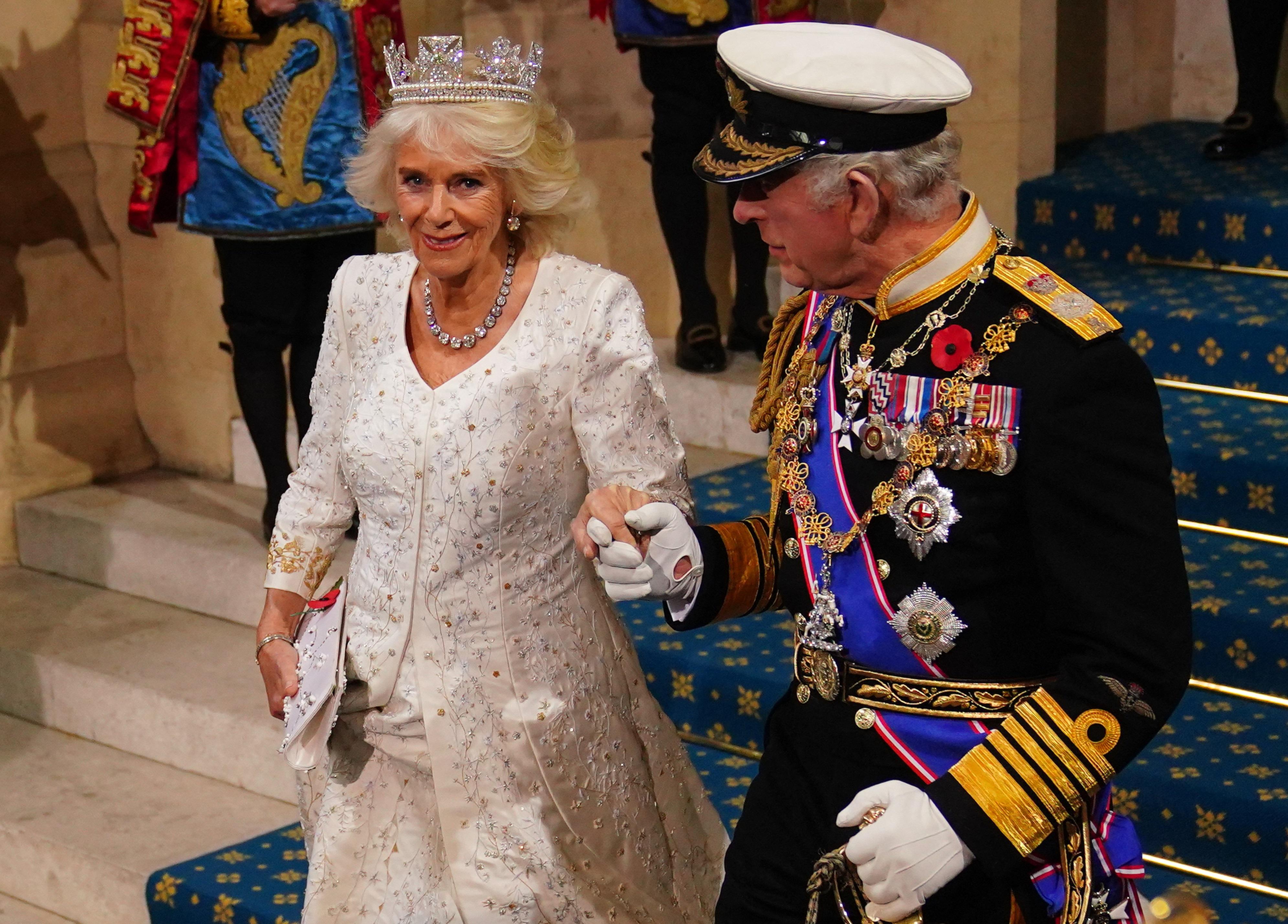 Carlo e Camilla scherzano prima dell'incoronazione: "Posso volare"