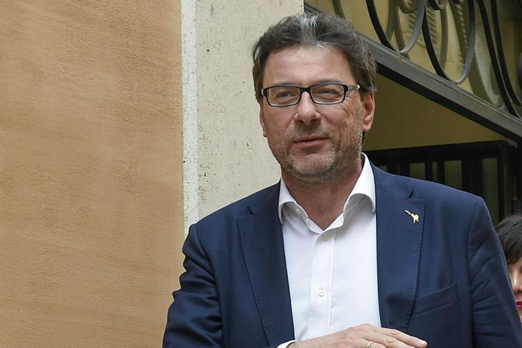 Caro bollette, Giorgetti: "A febbraio 40% in meno rispetto a ultime"