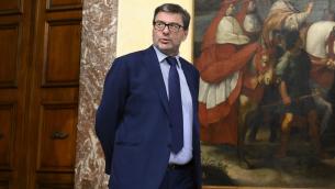Caro bollette, morosi, proroghe e bonus: cosa c'è sul tavolo di Giorgetti
