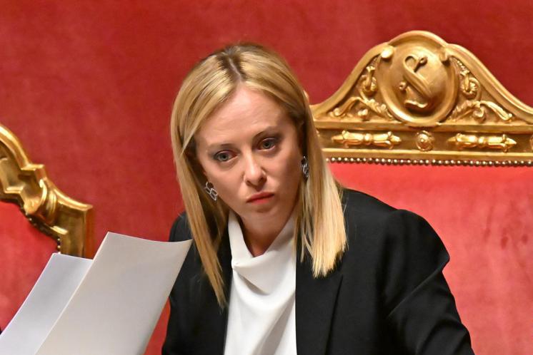 Caro carburanti, Meloni: "Giusto aiutare deboli e non tagliare accise"