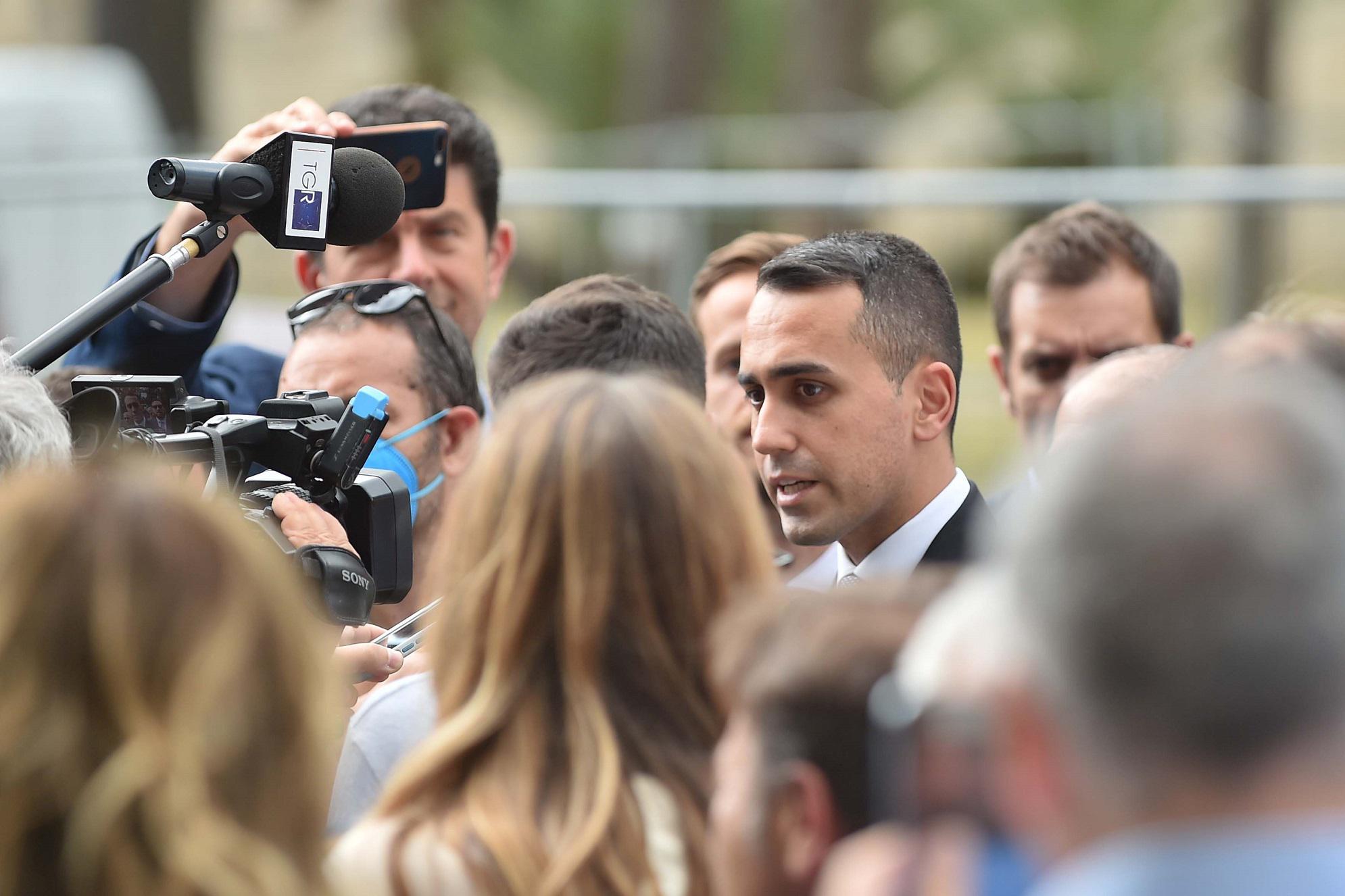 Caro energia, Di Maio: "O Stato paga bollette o imprese falliscono"