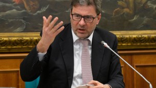 Caro energia, Giorgetti: "In arrivo decreto emergenza"