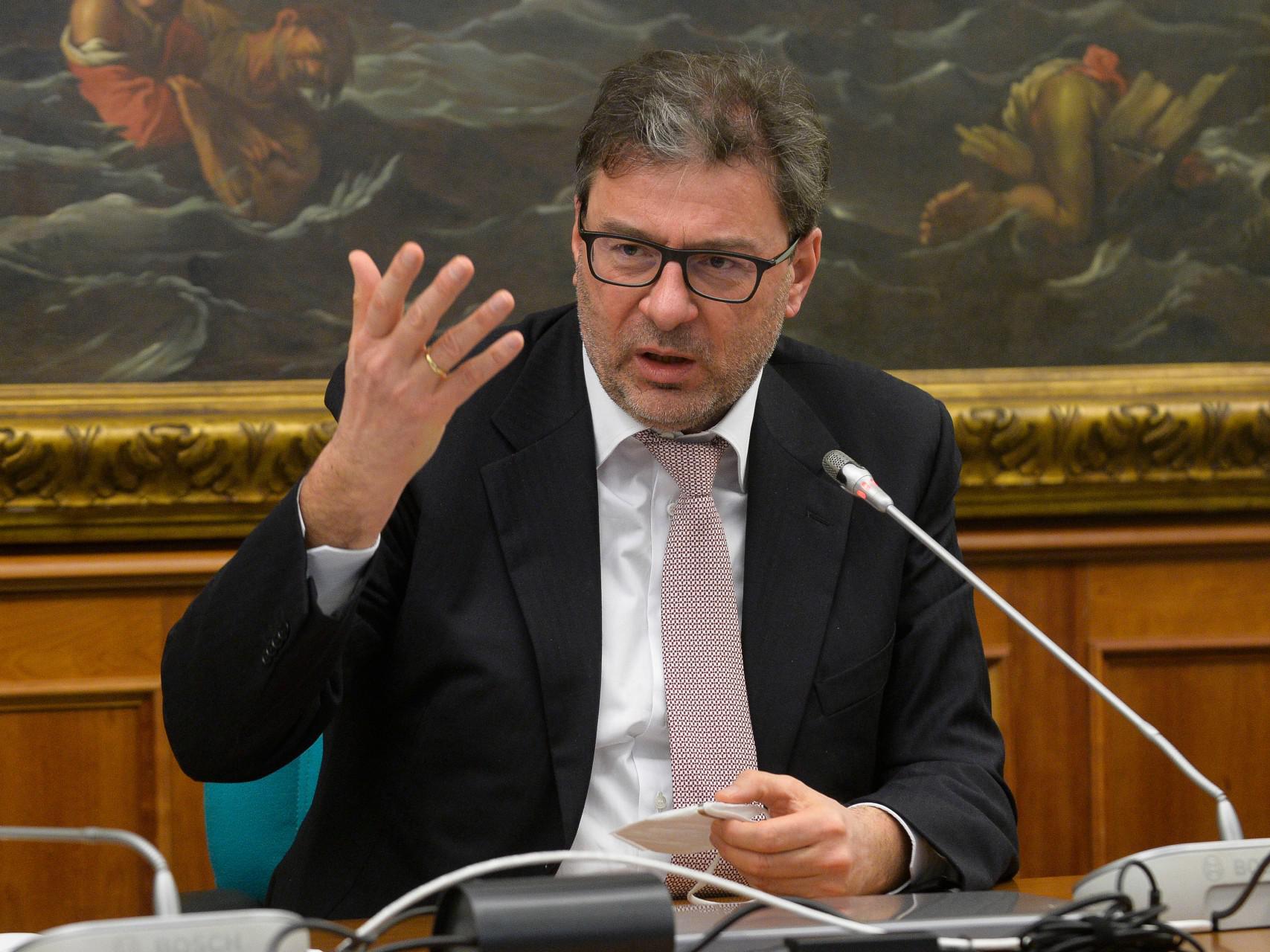 Caro energia, Giorgetti: "In arrivo decreto emergenza"