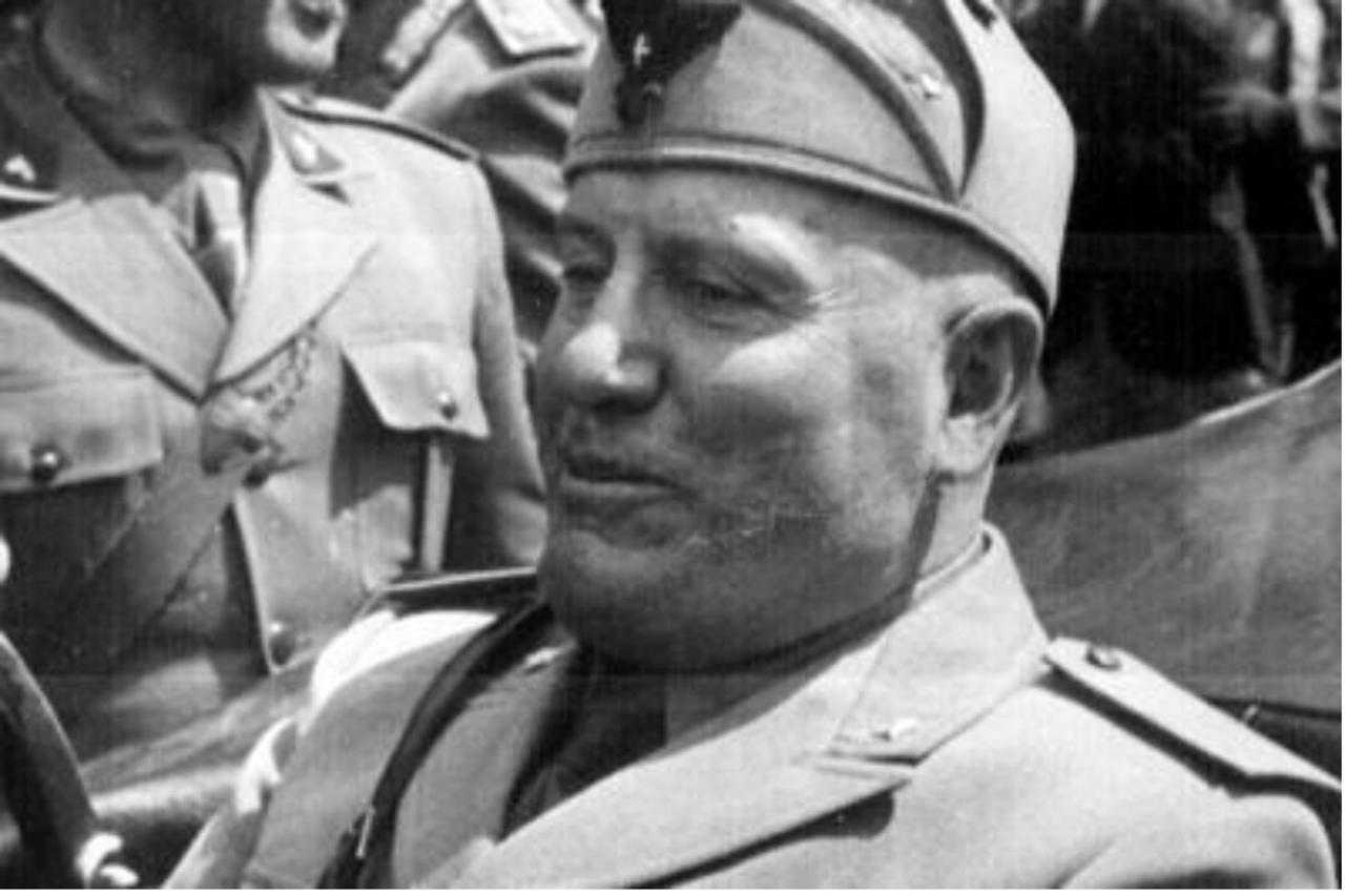 Carpi, consigliera M5S: "Giusto non revocare cittadinanza a Mussolini, fece del bene"