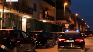 Caserta, aveva picchiato e sequestrato la moglie in garage: fermato 35enne