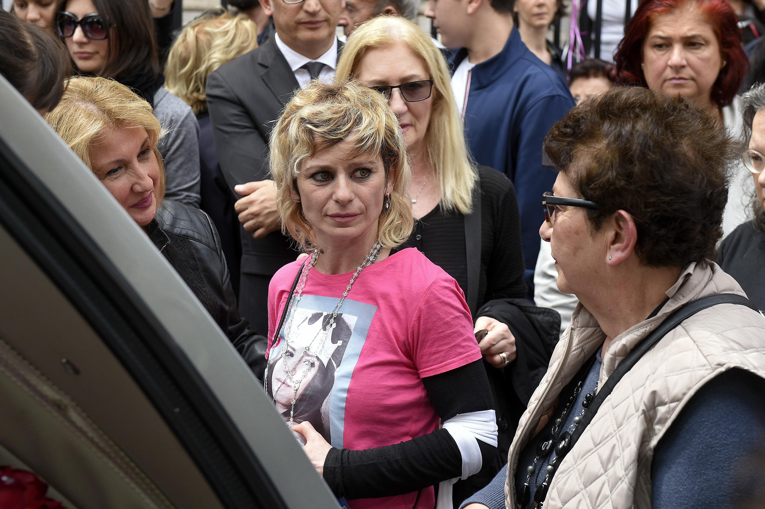 Caso Pamela, mamma ricevuta a ministero Giustizia mostra foto choc: "Verifiche sul caso"