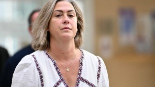Caso Pelicot, anche la figlia denuncia il padre: "Drogata e abusata per anni"