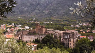 Lauro e il suo castello (foto di Paky Cassano)