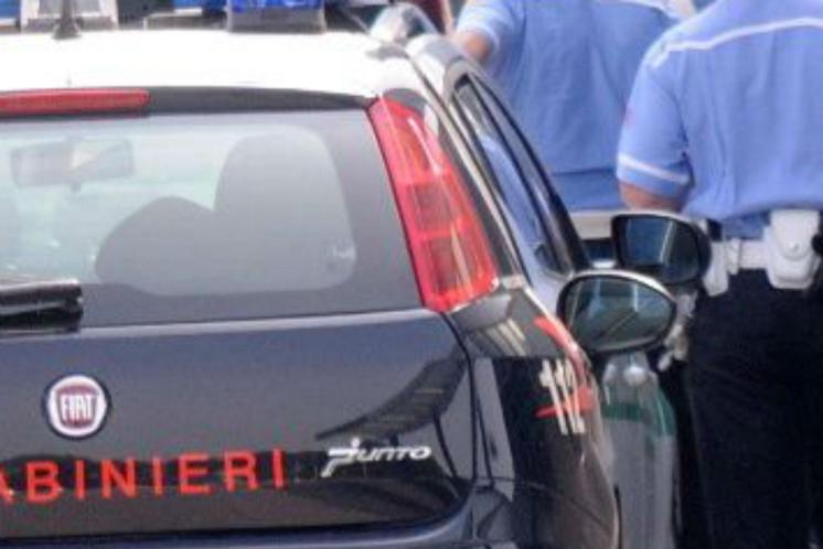 Catania, uccide l'ex moglie a coltellate e tenta il suicidio