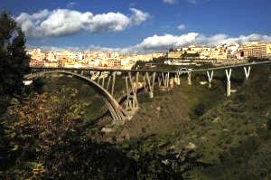 catanzaro-sequestrato-ponte-morandi-usata-malta-scadente-300x199