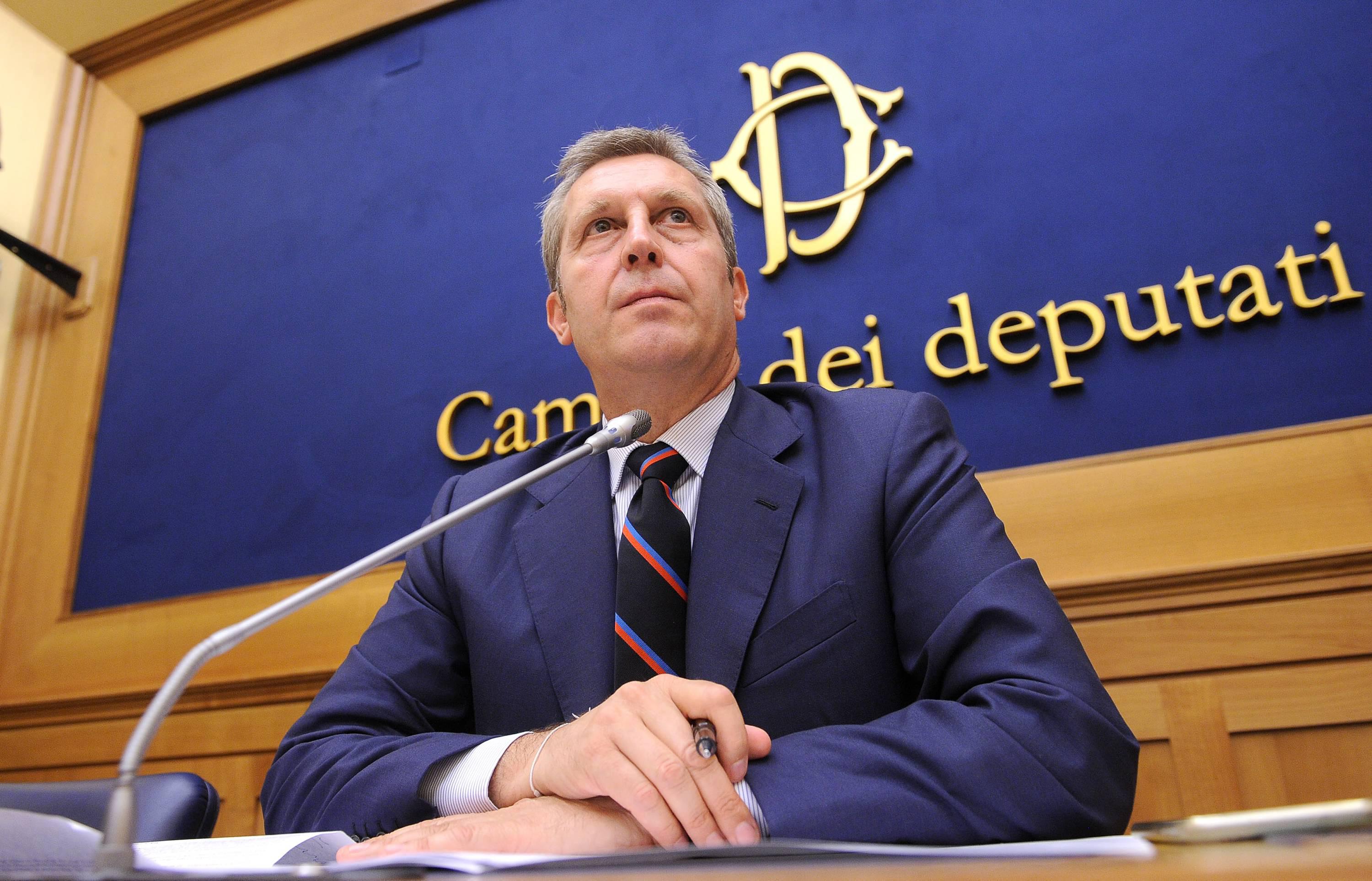 Centrosinistra, Della Vedova a Letta: "Nuovo Ulivo'? prima federazione libdem"