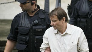 Cesare Battisti contro agenti: "Mi hanno aggredito in carcere"