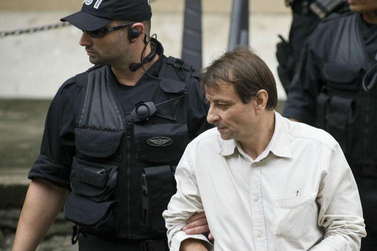 Cesare Battisti contro agenti: "Mi hanno aggredito in carcere"