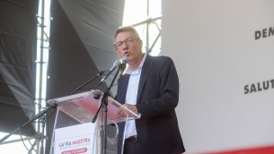 Cgil in piazza a Roma, Landini sfida governo: "Non ci fermeremo"